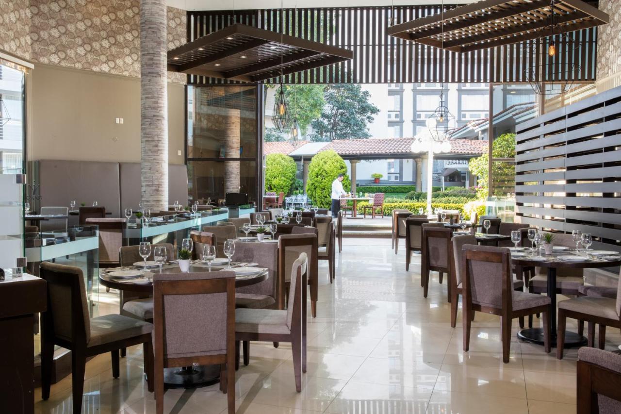 Hotel Krystal Satelite Maria Barbara à Tlalnepantla  Extérieur photo The restaurant