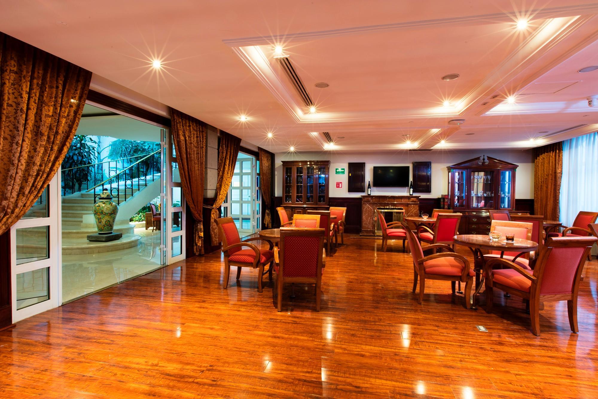 Hotel Krystal Satelite Maria Barbara à Tlalnepantla  Extérieur photo The lobby of the hotel