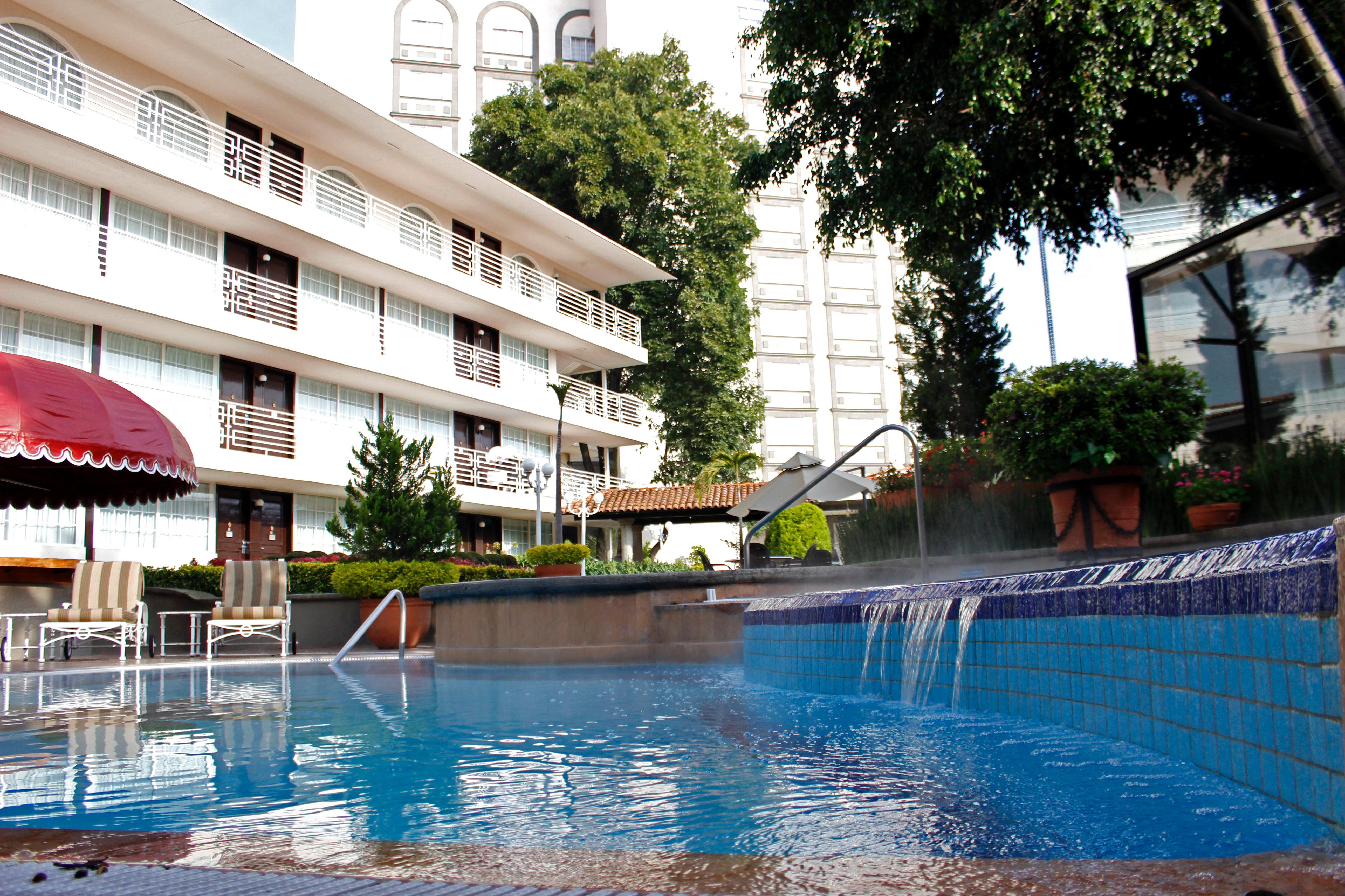 Hotel Krystal Satelite Maria Barbara à Tlalnepantla  Extérieur photo Hotel's pool