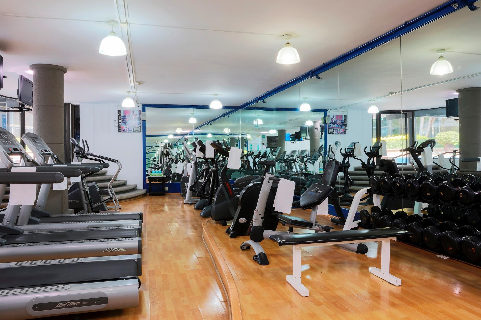 Hotel Krystal Satelite Maria Barbara à Tlalnepantla  Extérieur photo The gym at the hotel