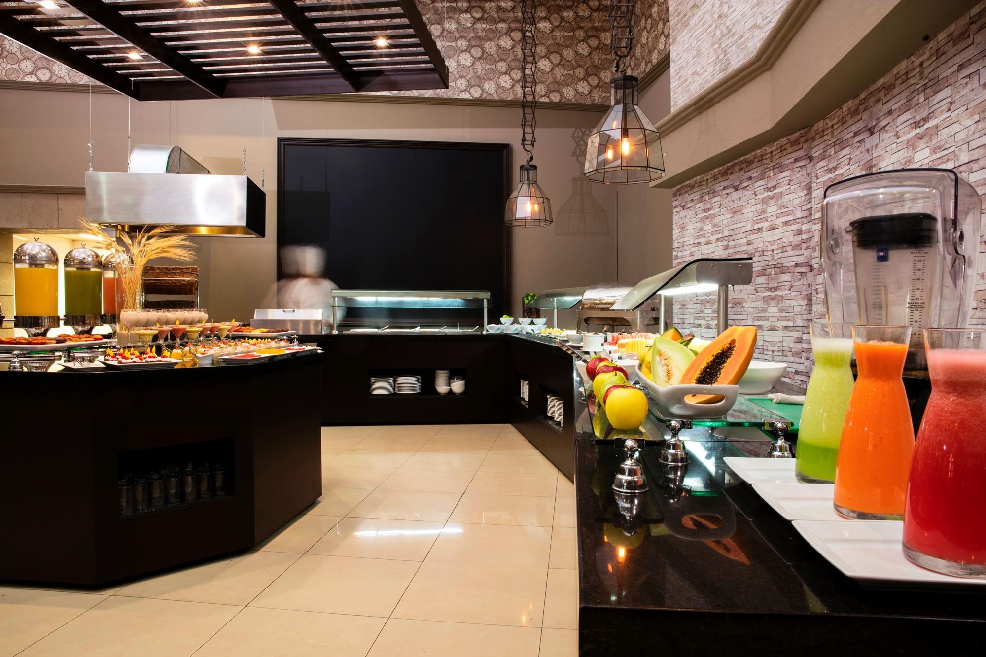 Hotel Krystal Satelite Maria Barbara à Tlalnepantla  Extérieur photo A buffet at a hotel